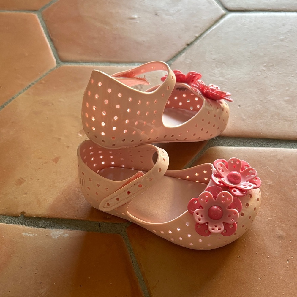 Mini Melissa | Furadinha Perforated Flower Mary Jane | sz 6 - Picture 5 of 5